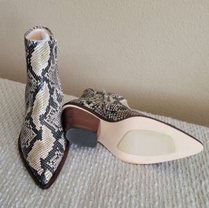 NWOT AGL Chelsea boot size 39